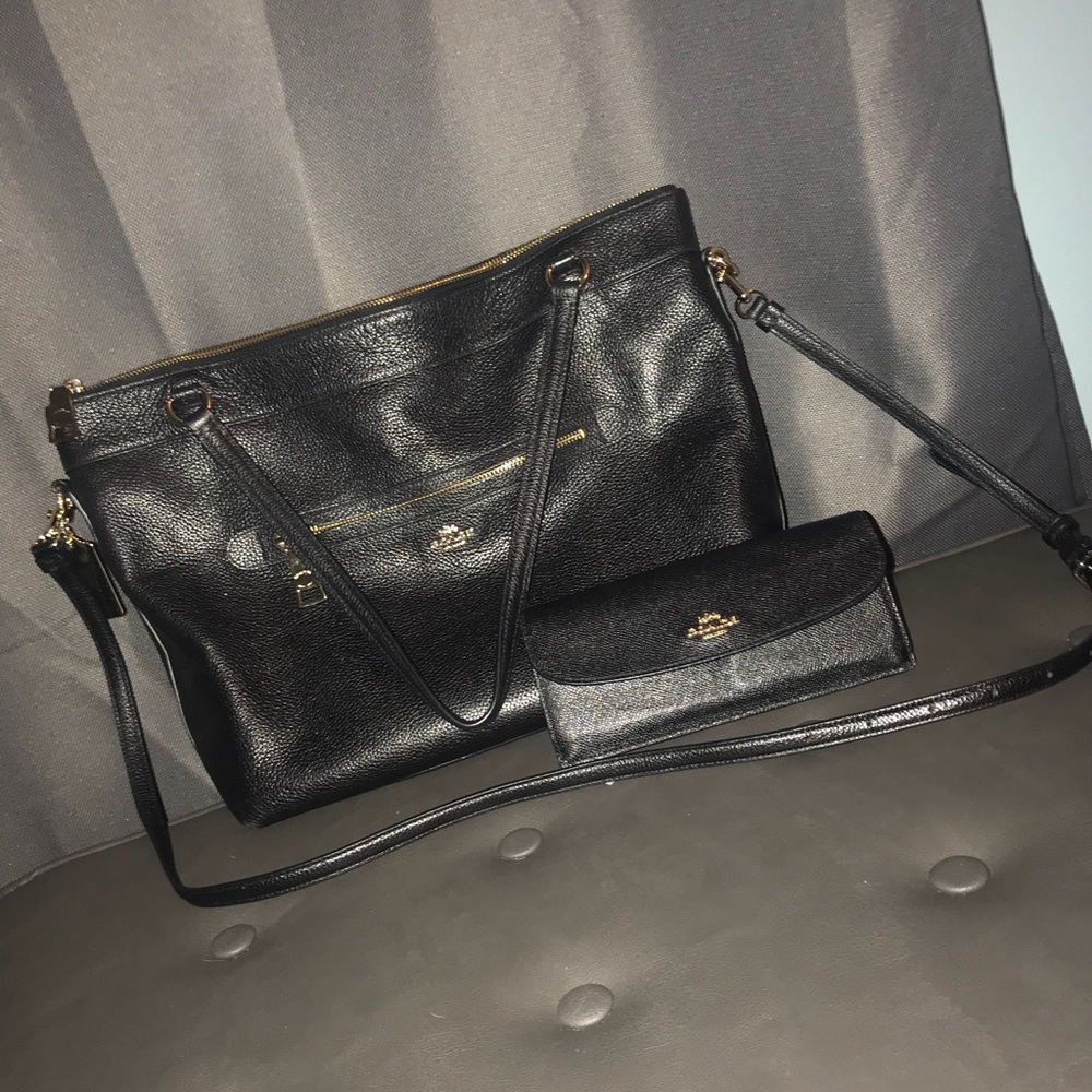 Large black coach bag with matching wallet. - Picture 1 of 1